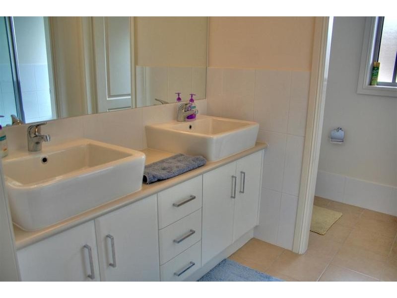 71 Brooklyn Drive, Wagga Wagga NSW 2650