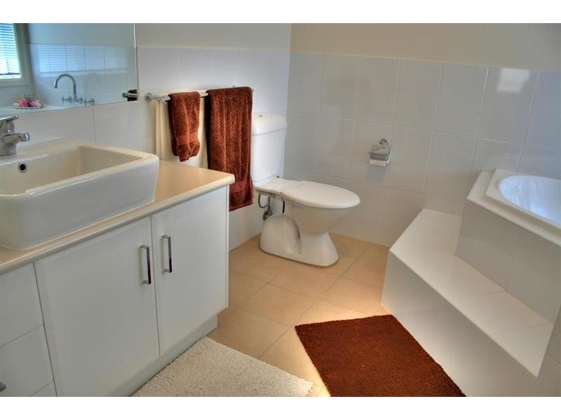 71 Brooklyn Drive, Wagga Wagga NSW 2650