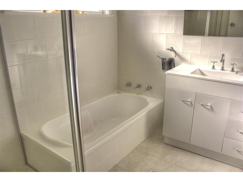 9 Koora Place, Mount Austin NSW 2650