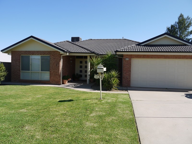 11 Werribee Road, Bourkelands NSW 2650