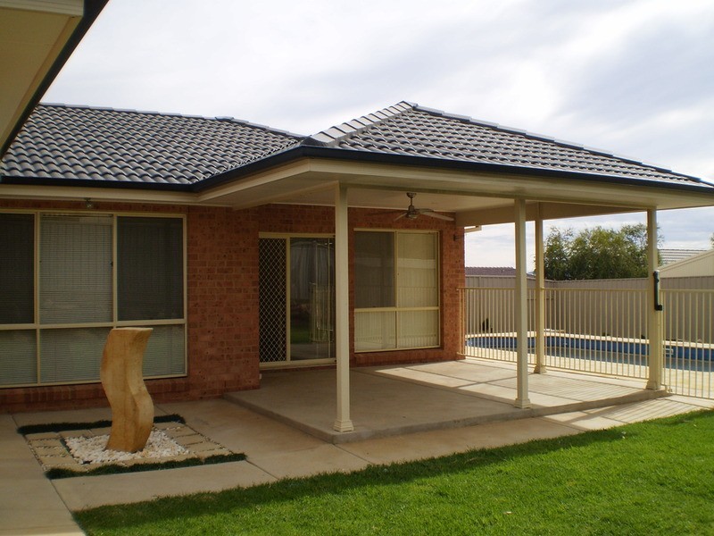 11 Werribee Road, Bourkelands NSW 2650