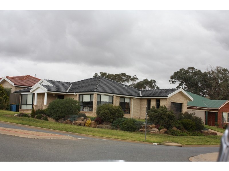 1/2 Hudson Drive, Lloyd NSW 2650