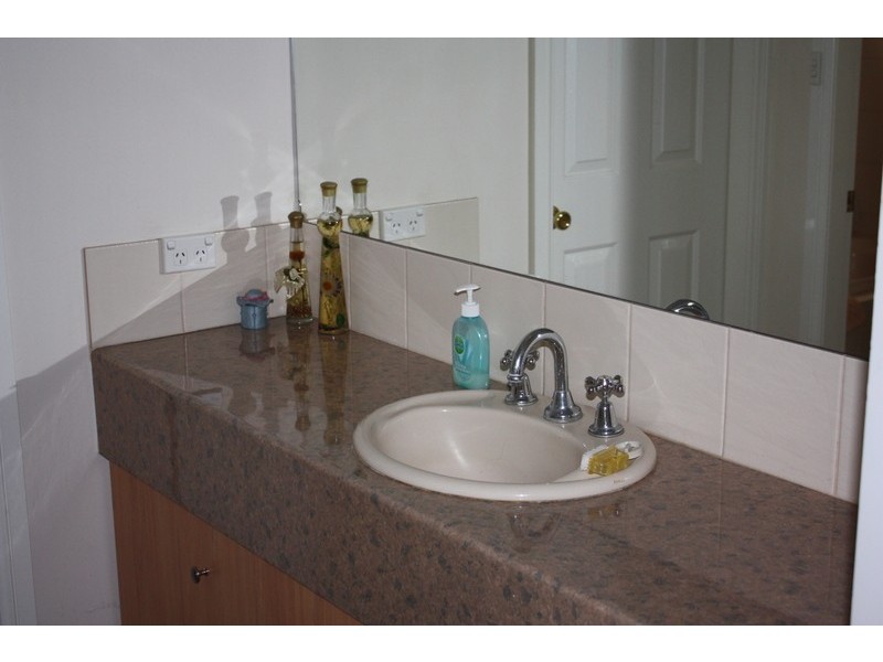 1/2 Hudson Drive, Lloyd NSW 2650