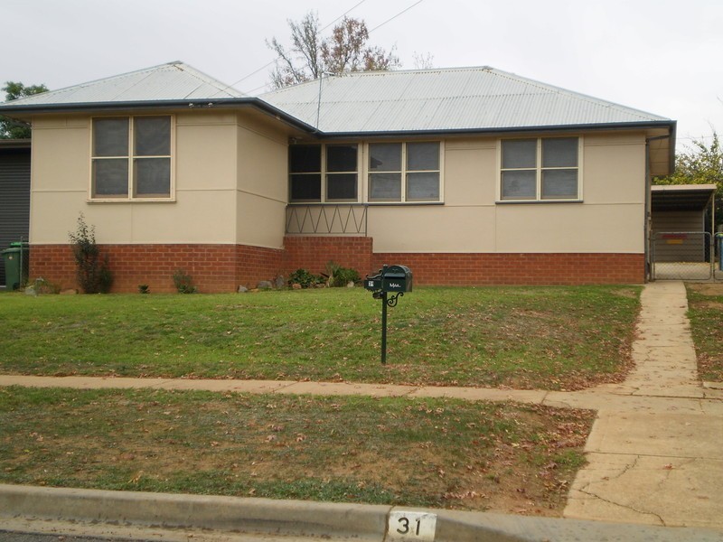 31 Gilmore Avenue, Mount Austin NSW 2650