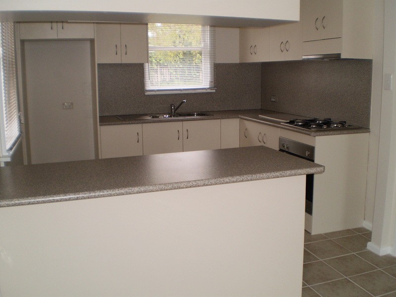31 Gilmore Avenue, Mount Austin NSW 2650
