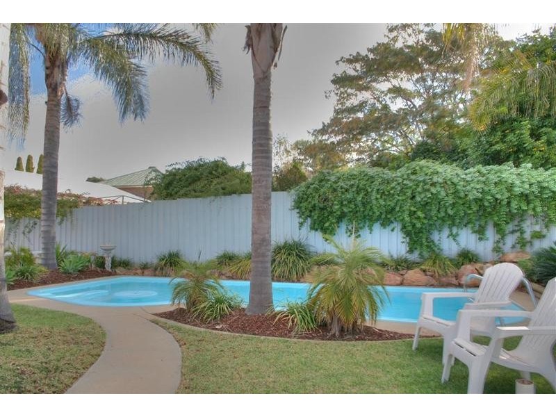 24 Amaroo Street, Kooringal NSW 2650