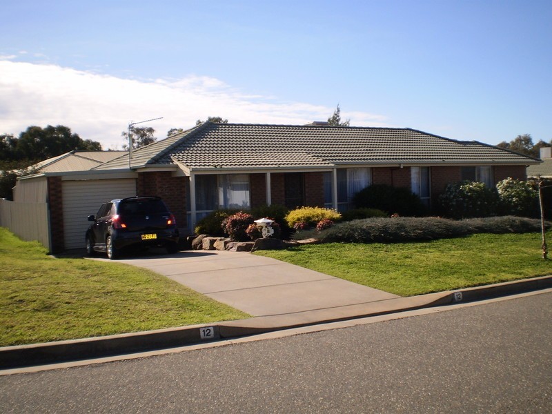 12 Cooba Place, Estella NSW 2650