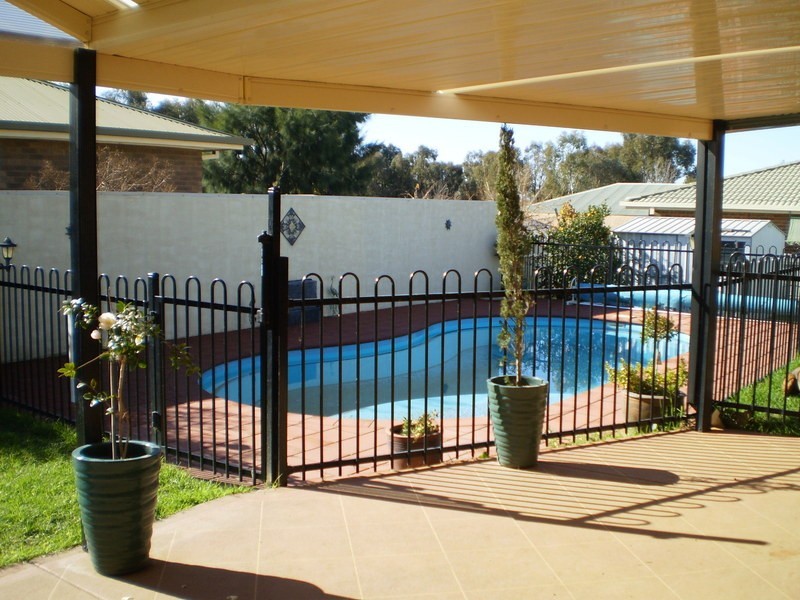 12 Cooba Place, Estella NSW 2650