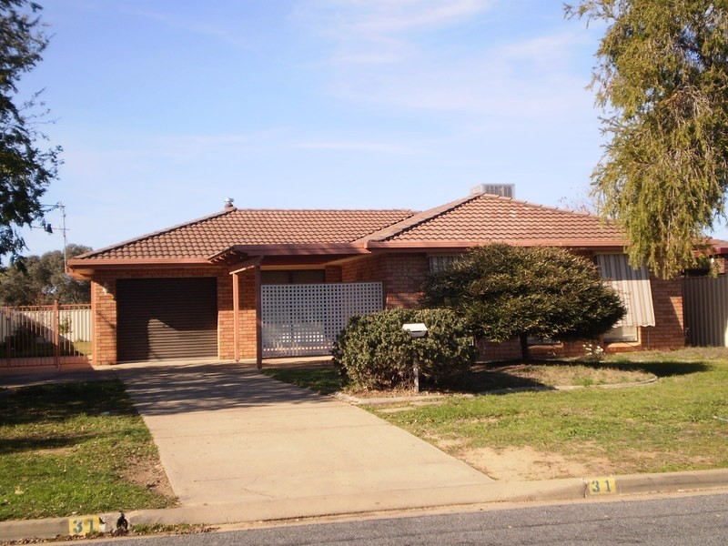 31 Grevillea Crescent, Lake Albert NSW 2650