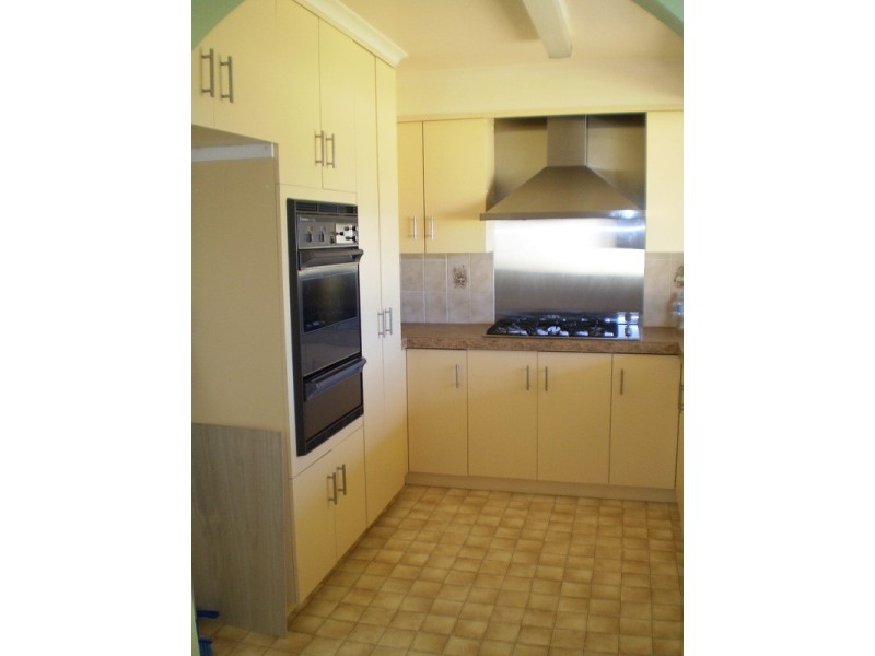 31 Grevillea Crescent, Lake Albert NSW 2650