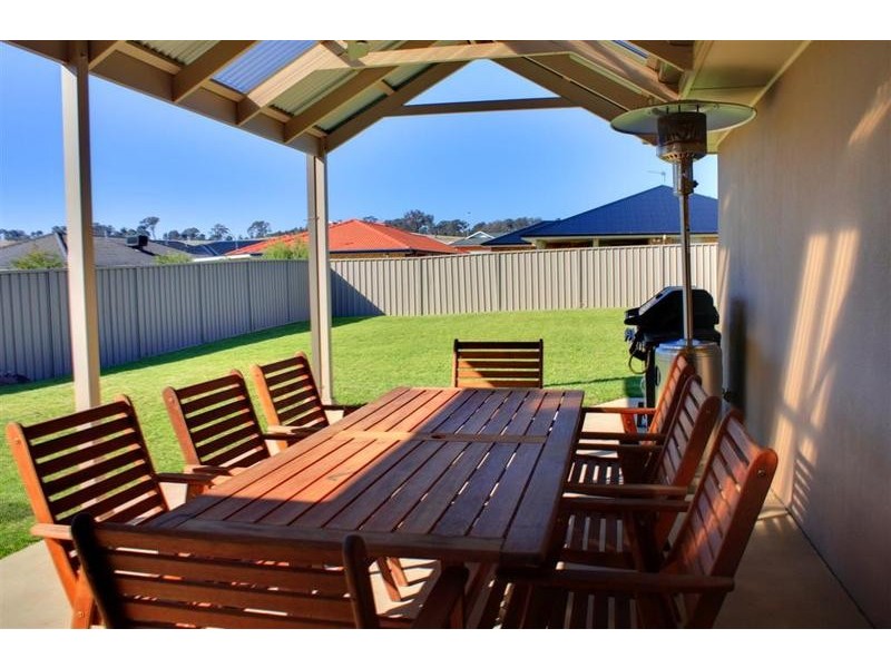 14 Bedervale Street, Bourkelands NSW 2650