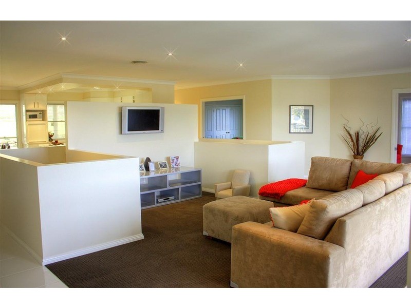 9 Wisteria Place, Springvale NSW 2650