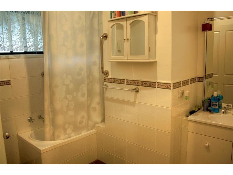 1 & 2/27 Railway Parade, Junee NSW 2663