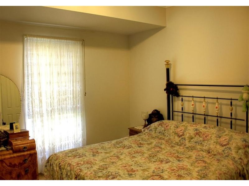 1 & 2/27 Railway Parade, Junee NSW 2663