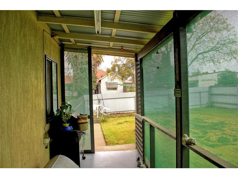 1 & 2/27 Railway Parade, Junee NSW 2663