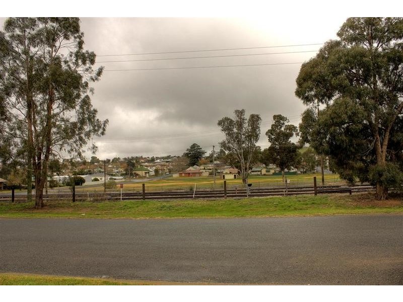 1 & 2/27 Railway Parade, Junee NSW 2663