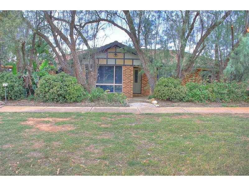 19 Oleander Crescent, Lake Albert NSW 2650