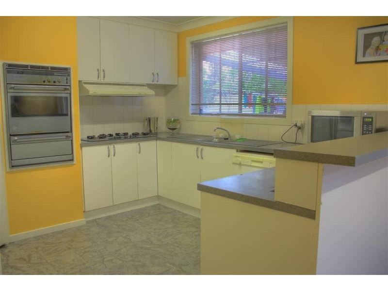 19 Oleander Crescent, Lake Albert NSW 2650