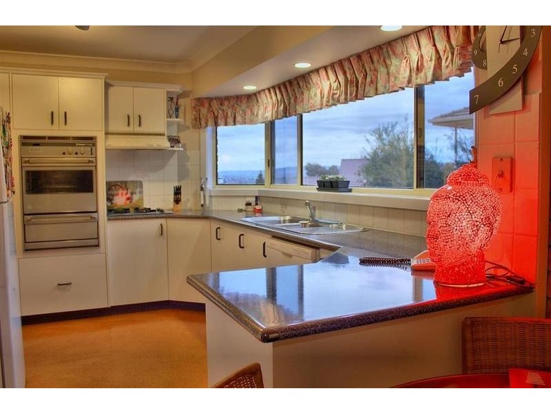 8 Banool Place, Kooringal NSW 2650