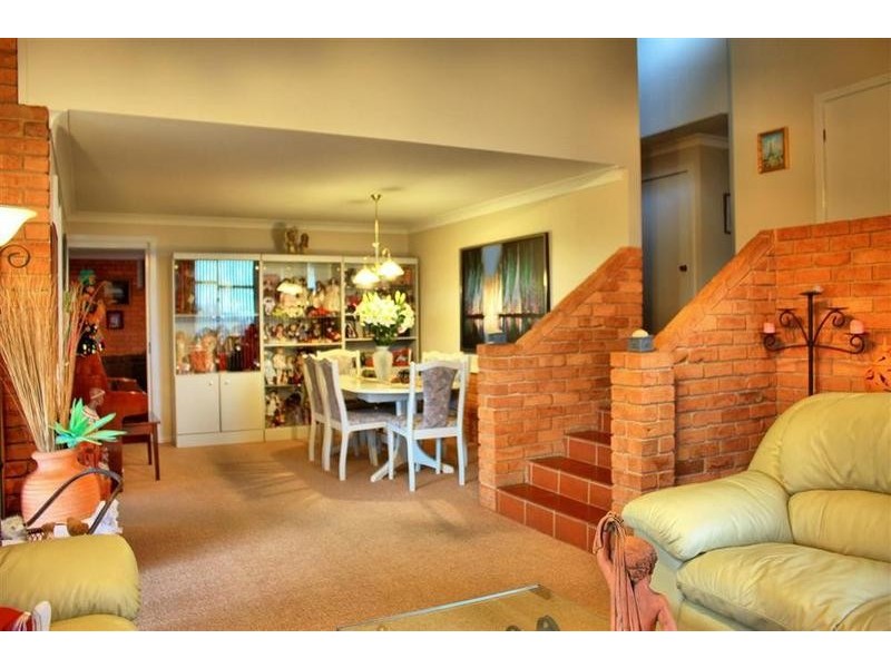 8 Banool Place, Kooringal NSW 2650