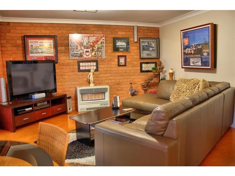 8 Banool Place, Kooringal NSW 2650