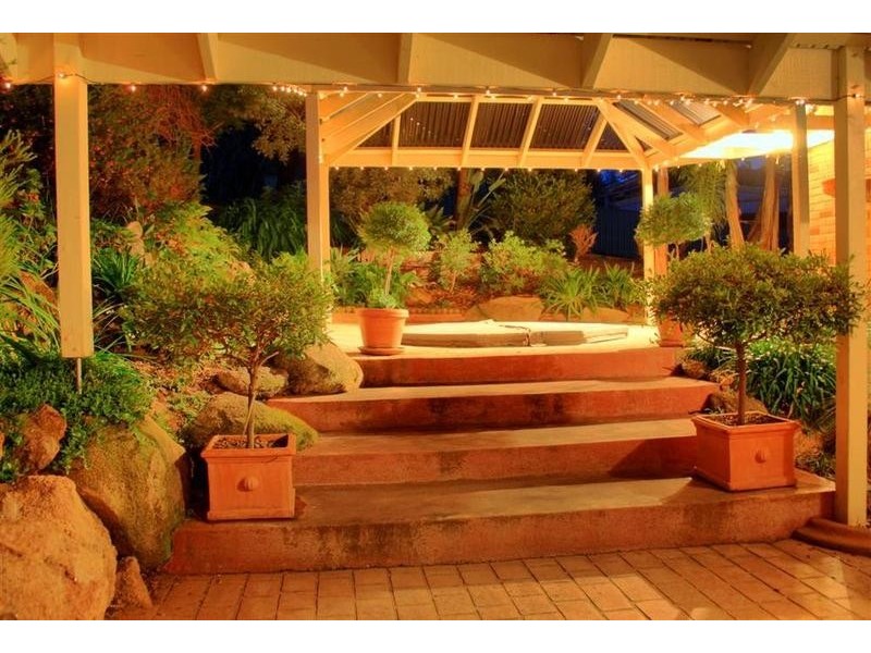 8 Banool Place, Kooringal NSW 2650