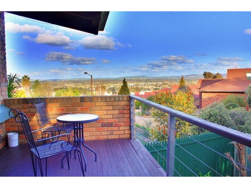 8 Banool Place, Kooringal NSW 2650