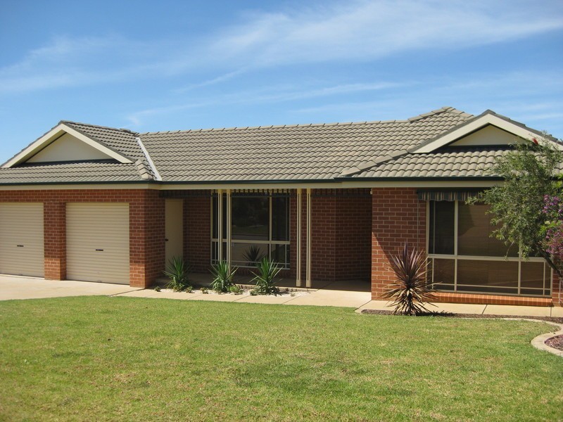 13 Kirrang Street, Glenfield Park NSW 2650