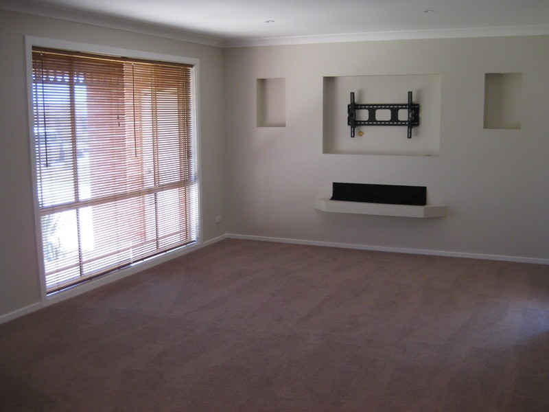 13 Kirrang Street, Glenfield Park NSW 2650