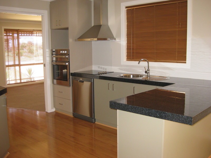 13 Kirrang Street, Glenfield Park NSW 2650