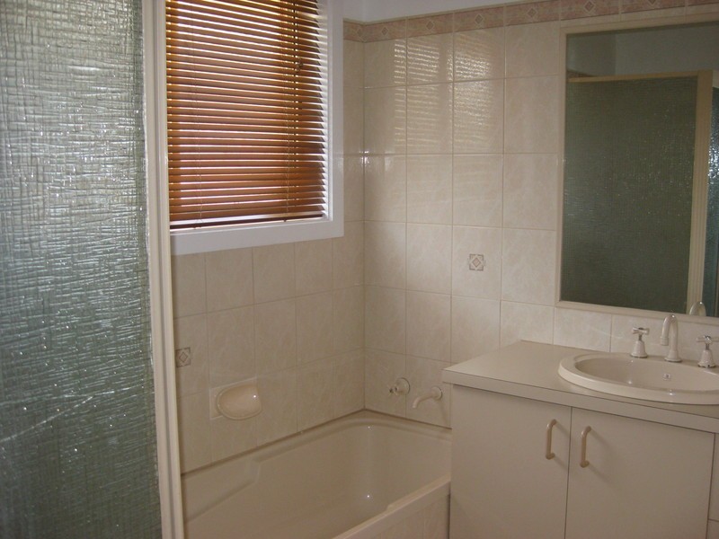 13 Kirrang Street, Glenfield Park NSW 2650