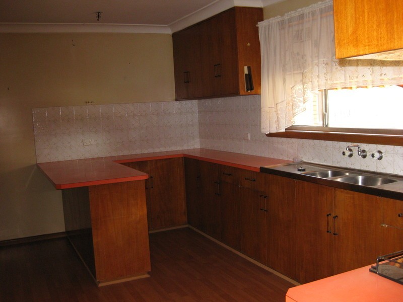 30 Geneva Crescent, Lake Albert NSW 2650