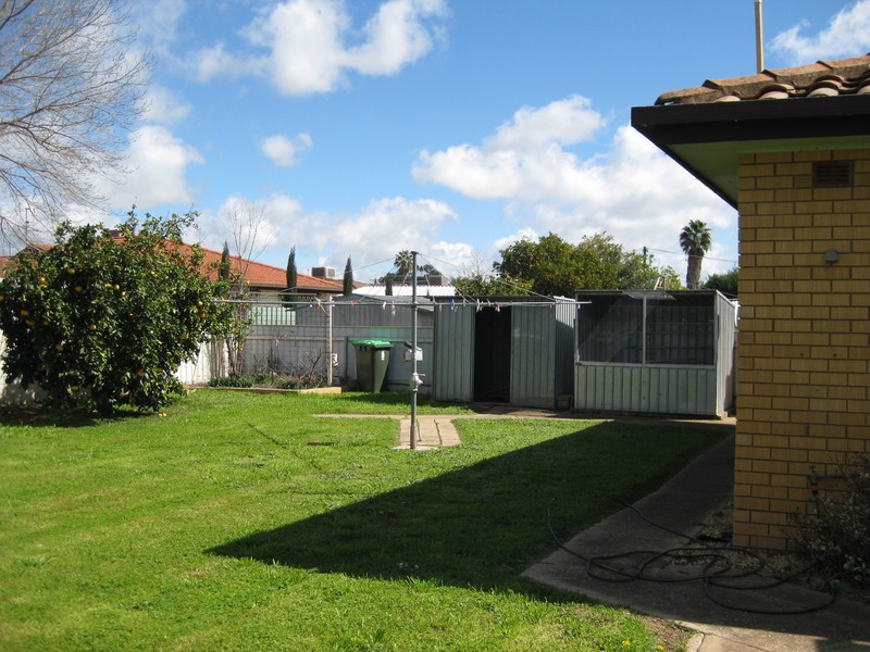 30 Geneva Crescent, Lake Albert NSW 2650