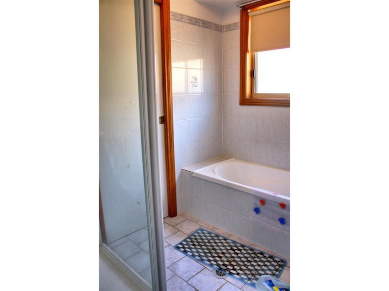 4 Wonkana Road, Glenfield Park NSW 2650