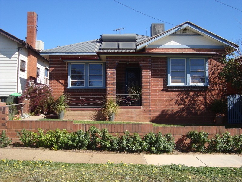 42 Garland Street, Wagga Wagga NSW 2650