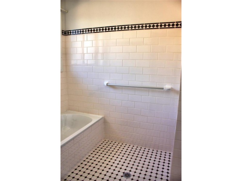 86 Amaroo Street, Wagga Wagga NSW 2650