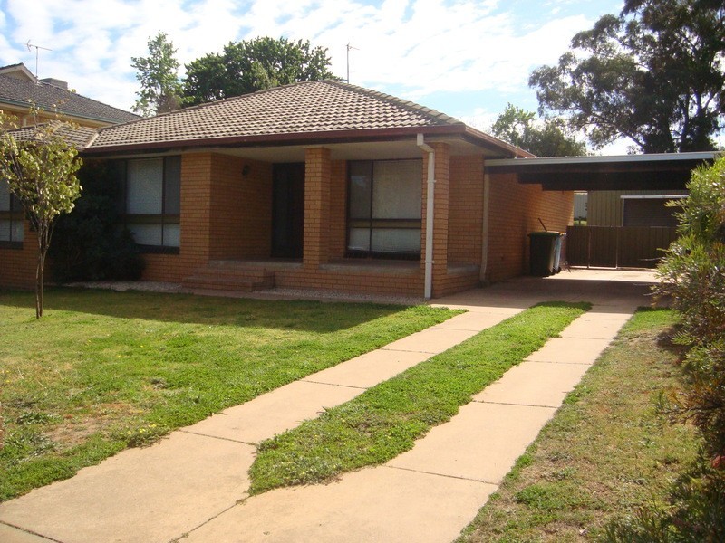 13 Truman Avenue, Tolland NSW 2650