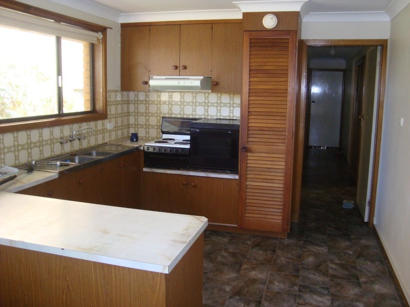 13 Truman Avenue, Tolland NSW 2650