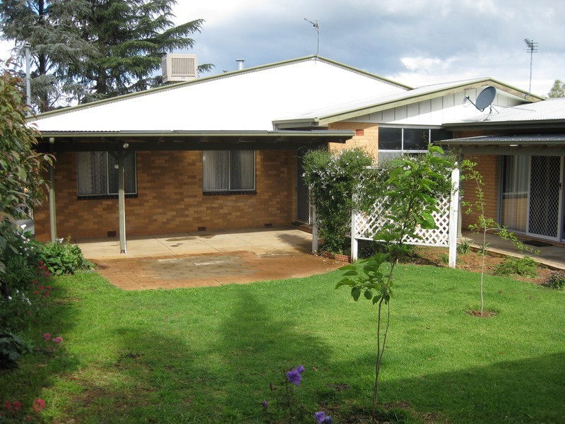 20 Willow Street, Kooringal NSW 2650