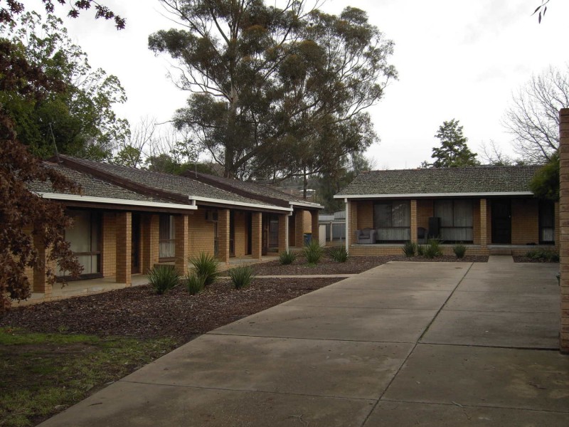 3/2 Cooinbil Crescent, Kooringal NSW 2650