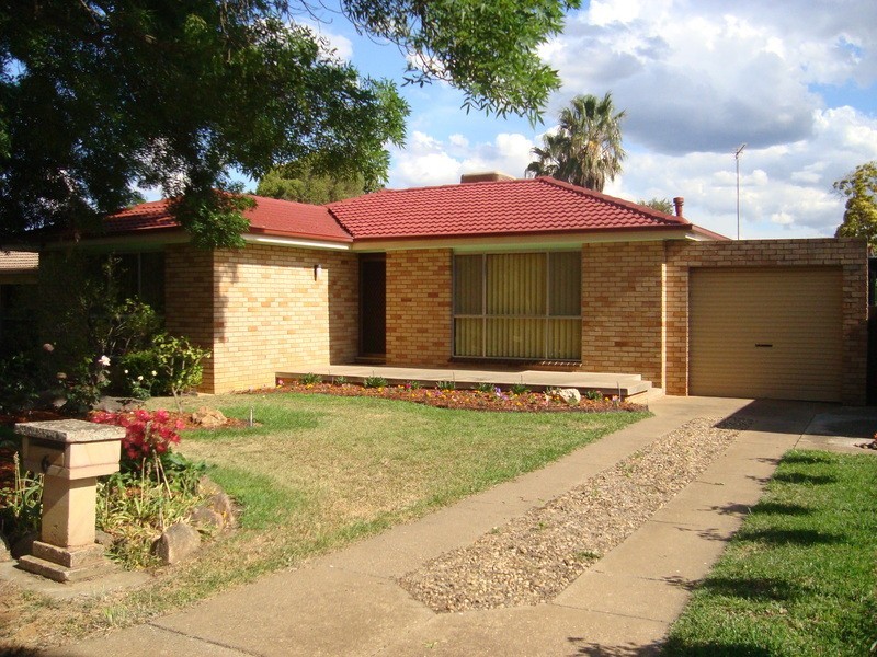 6 Carmody Street, Kooringal NSW 2650