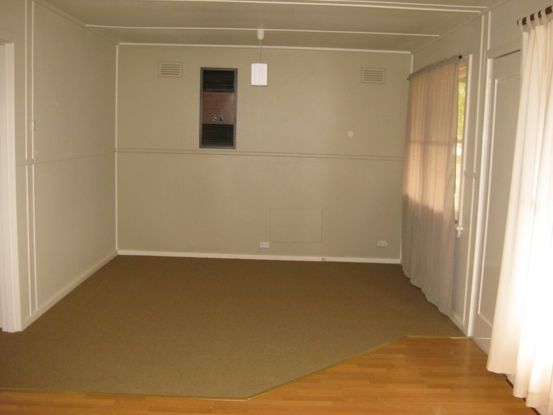 19 Cochrane Street, Kooringal NSW 2650