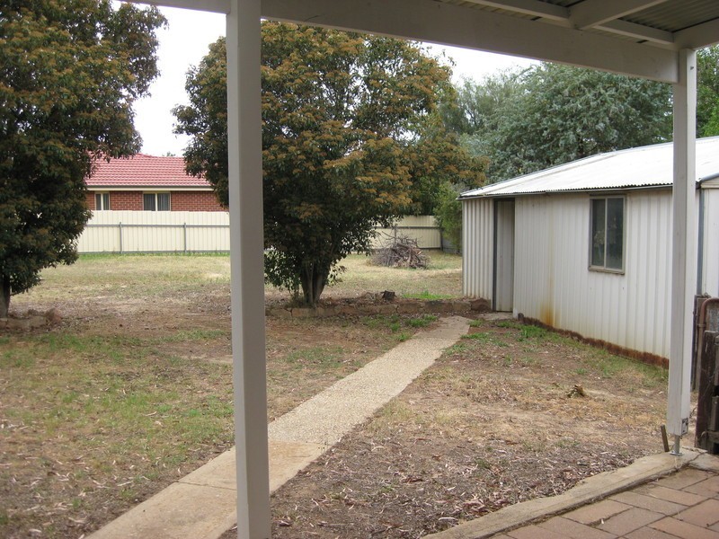 19 Cochrane Street, Kooringal NSW 2650