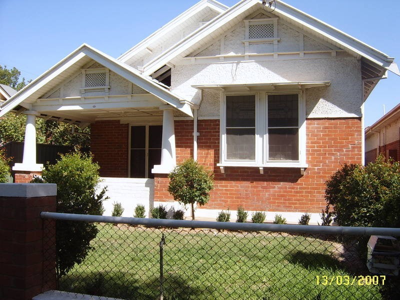 18 The Esplanade, Wagga Wagga NSW 2650