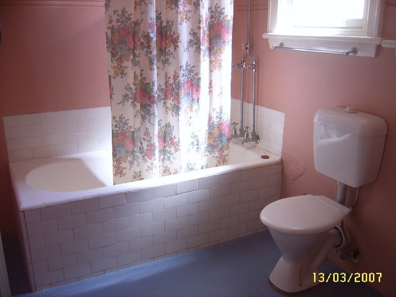 18 The Esplanade, Wagga Wagga NSW 2650