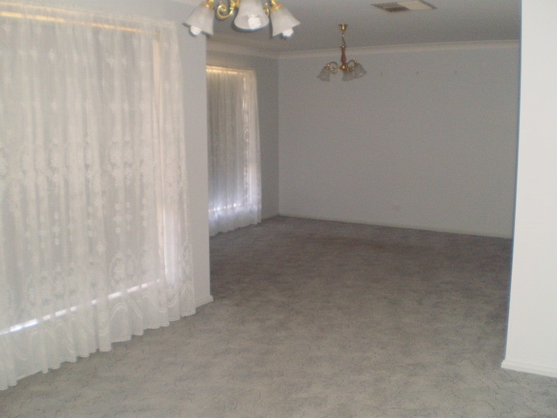 40 Nunkeri Street, Glenfield Park NSW 2650