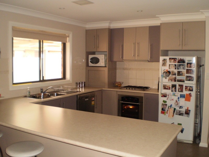 2/76 Jack Avenue, Mount Austin NSW 2650