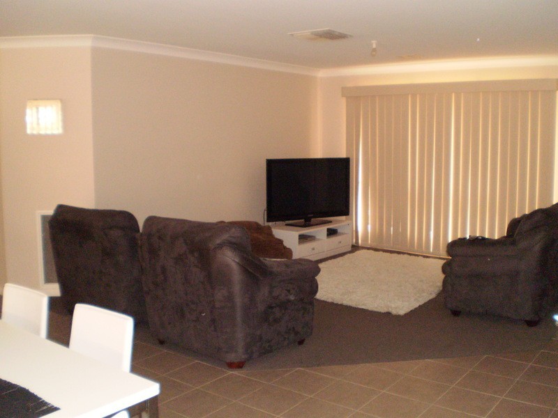 2/76 Jack Avenue, Mount Austin NSW 2650