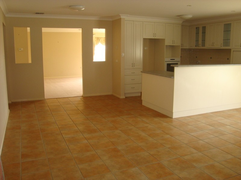 21 Kimba Drive, Glenfield Park NSW 2650