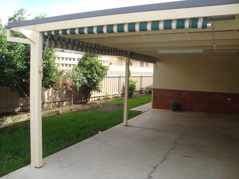 21 Kimba Drive, Glenfield Park NSW 2650